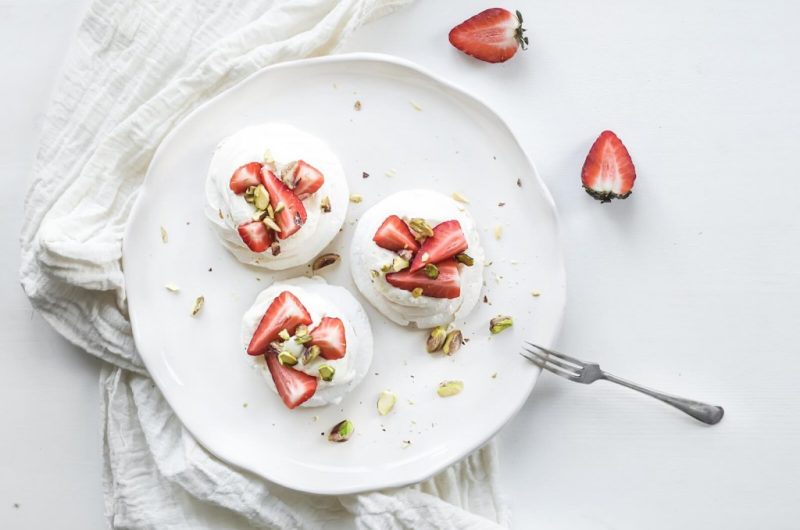 Pistachio Pavlova Meringue Cakes